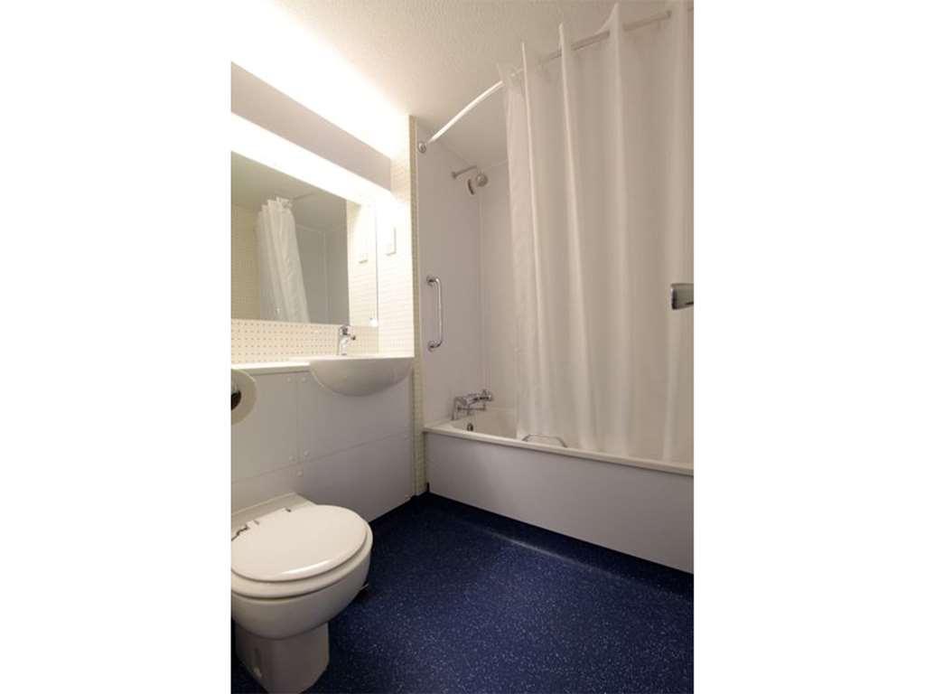 צ'ורלי Travelodge Preston Chorley חדר תמונה